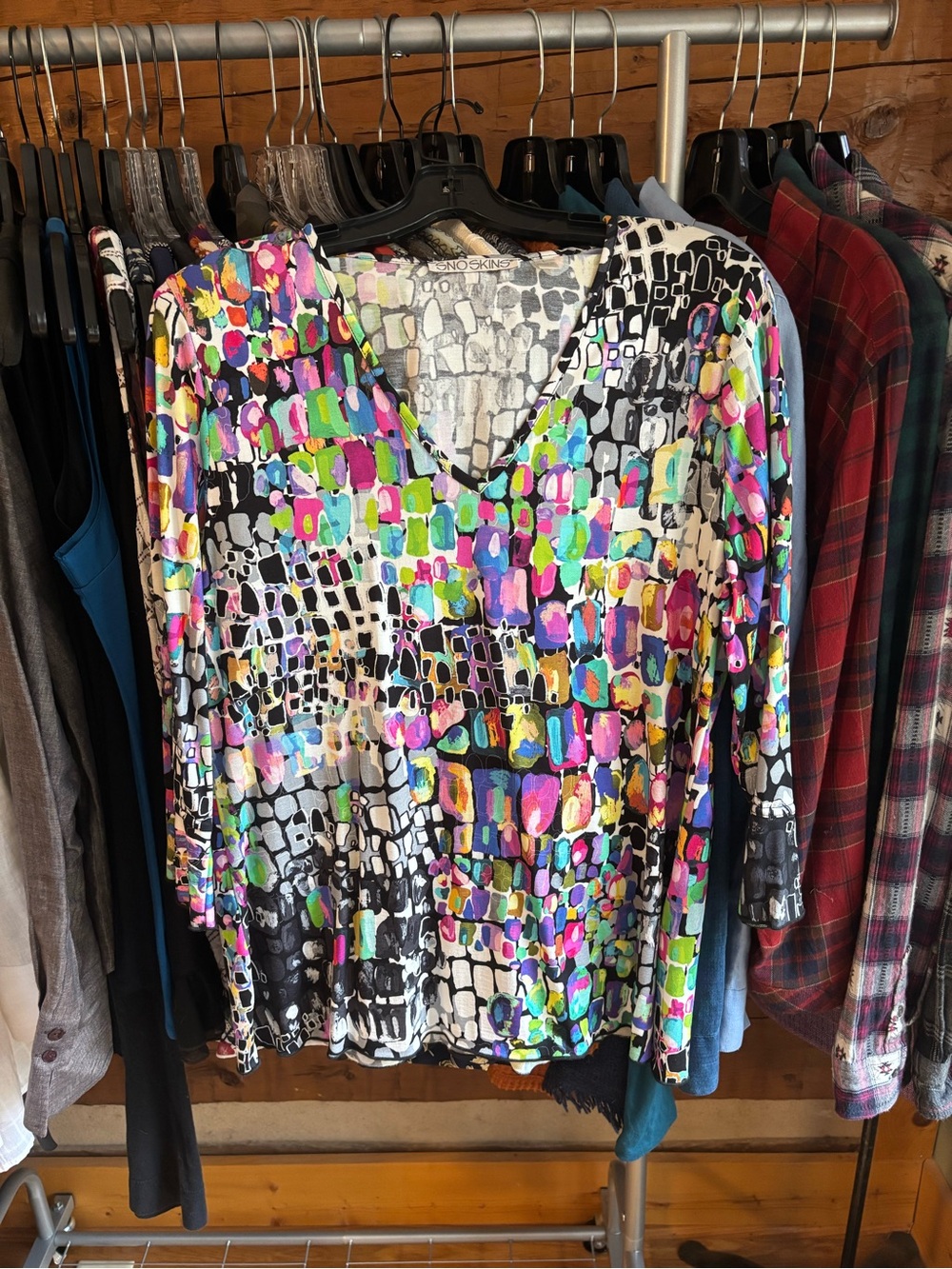 SNO SKINS Multicolor Mosaic V‑Neck Top with Black & White Base